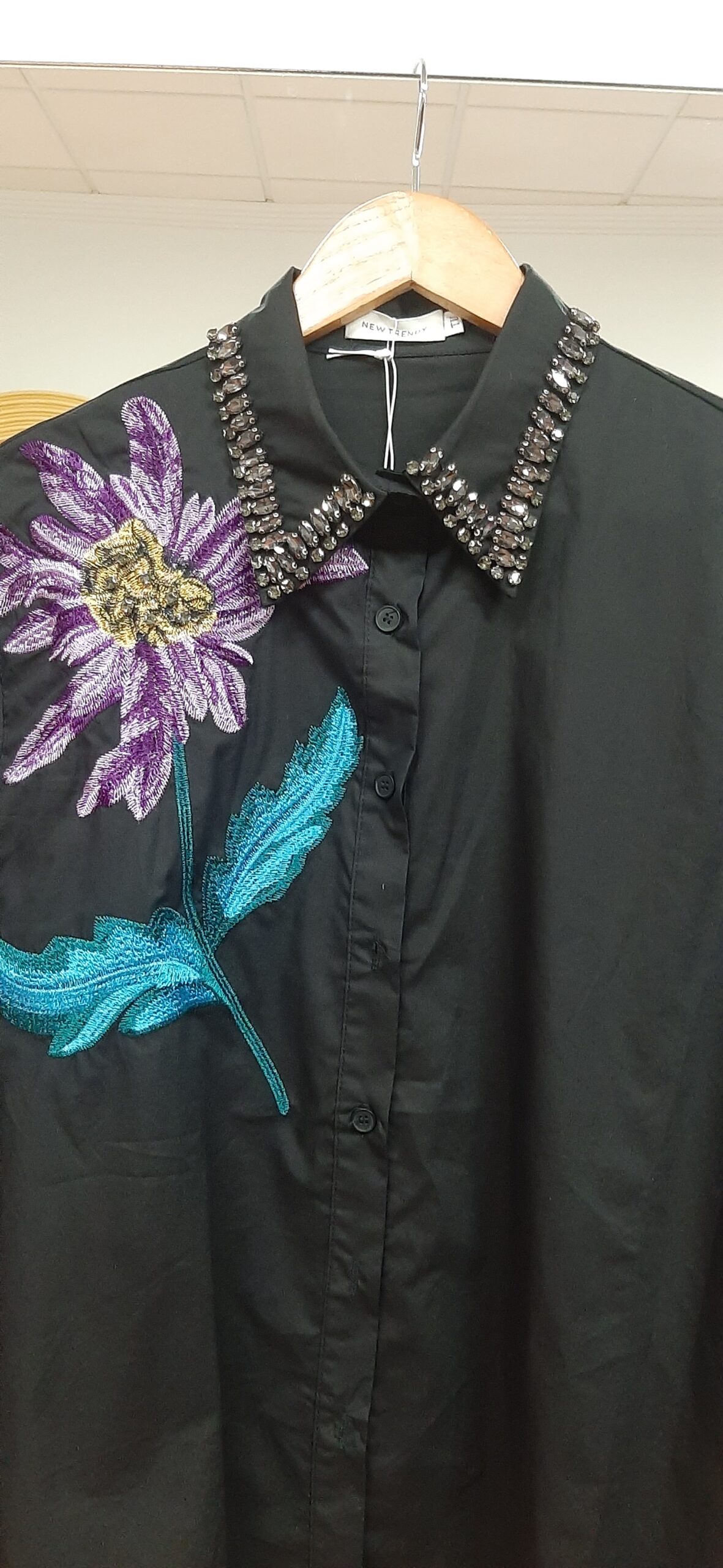 Camisa flor bordada - Imagen 2