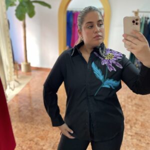 Camisa flor bordada